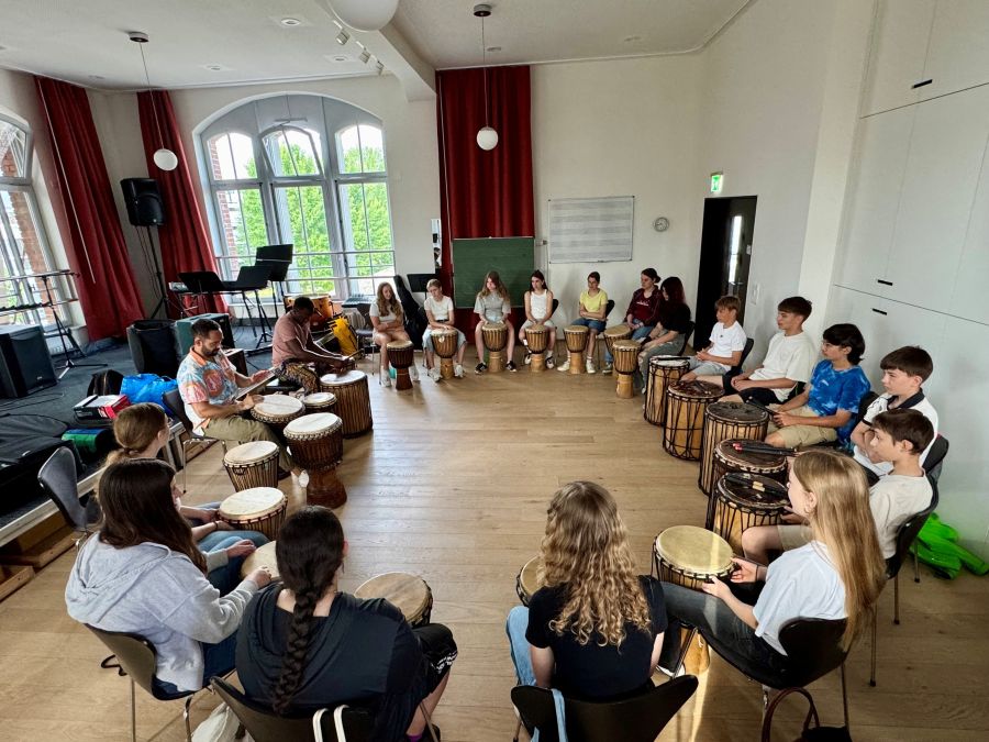 Trommelrhythmen und Teamgeist: OZ Grünau erlebt besonderen Kulturtag