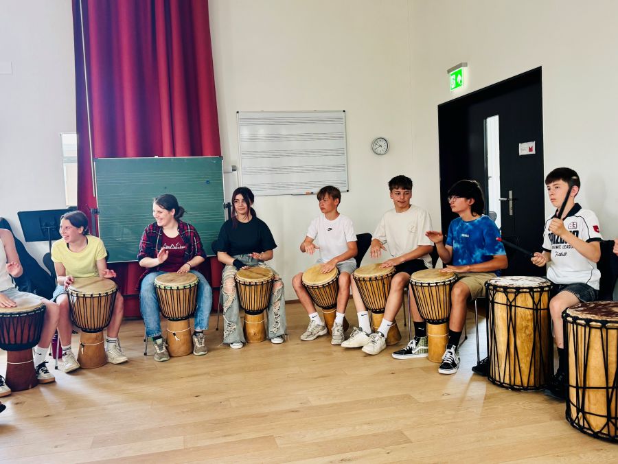 Trommelrhythmen und Teamgeist: OZ Grünau erlebt besonderen Kulturtag