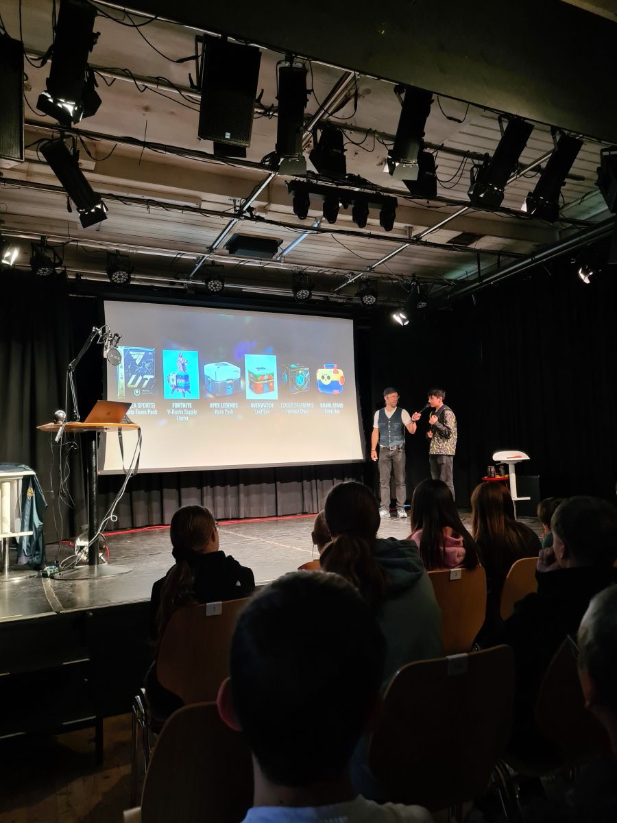 Theaterbesuch der S1b und R1b